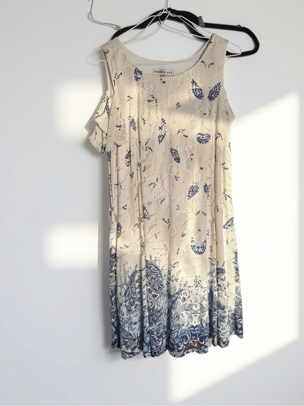 Robbie Bee Cream and Navy Floral Cold-Shoulder Midi Dress